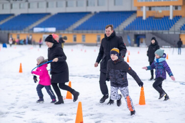 Всероссийский день зимних видов спорта объединил жителей и семьи Пскова и Великих Лук