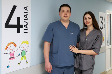 Молодые супруги из Донецка работают в Новгородской областной детской больнице