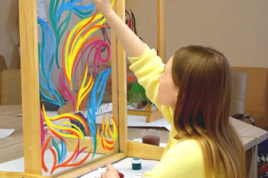 Бережно друг к другу