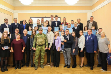 В Брянске вручили медали «Отец солдата»