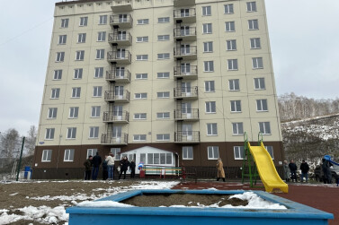 36 семей льготников получили ключи от квартир в кузбасской новостройке