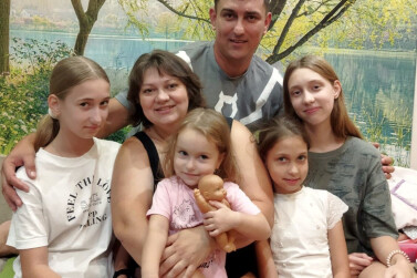 Родители 5 детей из Бийска удостоены высокой государственной награды