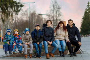 Две семьи из Кировской области награждены медалью ордена «Родительская слава»