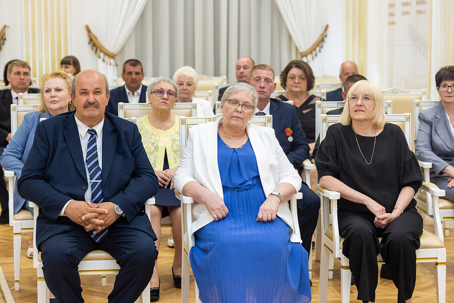 Многодетные семьи Волгоградской области отмечены государственными наградами