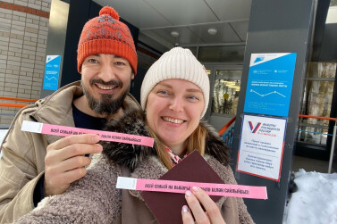 Автомобиль за семейное фото