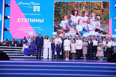 Супругов из Сургута наградили в Кремле