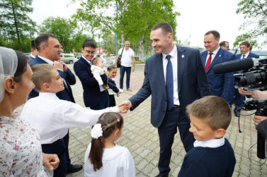 Семью Комендантовых из Ванино наградили орденом «Родительская слава»