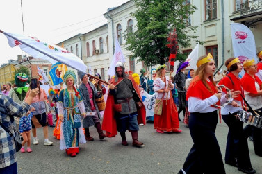 В столице вятского края собрались десятки сказочных персонажей из разных уголков России