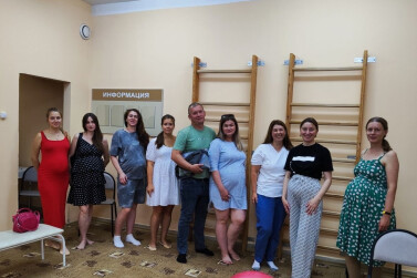 В Перинатальном центре прошло шестое занятие школы для будущих родителей