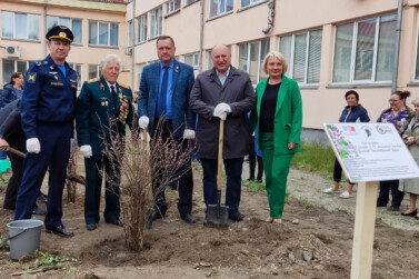 Студенты Военного учебного центра заложили «Сад памяти»