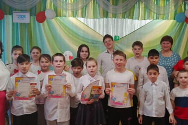 Воспитанники социального приюта читают стихи о семье 