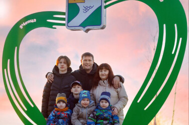 Безграничная любовь к детям: многодетная мама помогает подросткам вернуться в семью