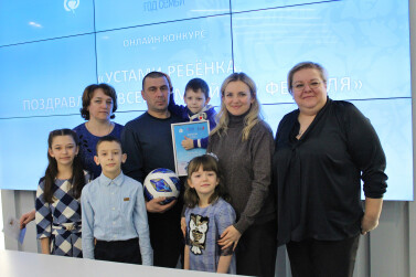 Всей семьей поздравили с 23 февраля