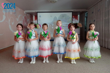 Воспитанники детского сада поздравили мам с Годом семьи