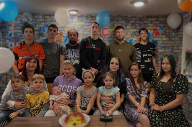 Многодетную семью Маркеловых наградили орденом «Родительская слава»
