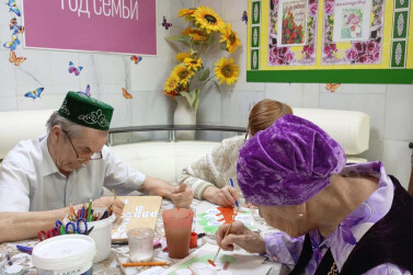 Жители Верхнеуслонского дома-интерната нарисовали семейное древо