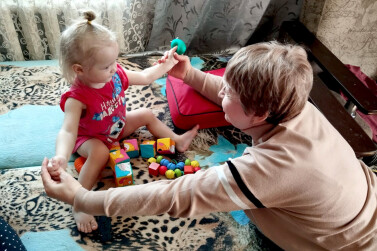 В Омской области реализуется программа ранней помощи для детей с ОВЗ и их семей