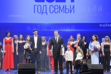 Губернатор Виталий Хоценко дал старт Году семьи в Омской области