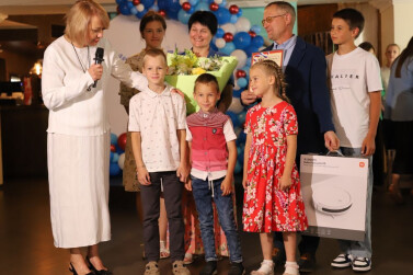 В Орловской области наградили победителей регионального этапа конкурса «Семья года – 2024»