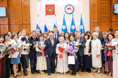 Многодетным матерям Якутии вручили государственные награды