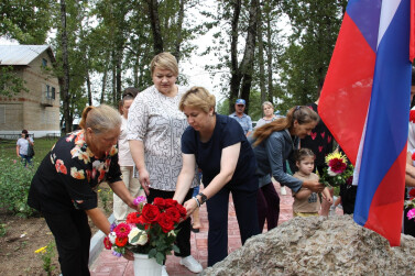 Память погибших на СВО увековечили в селе Полевое в ЕАО
