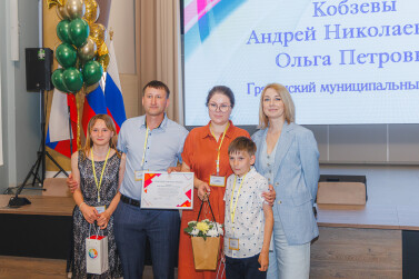 Опекунские и приемные семьи чествовали в Липецкой области
