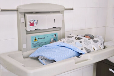 В детских поликлиниках Тазовской и Губкинской больниц установили откидные столики