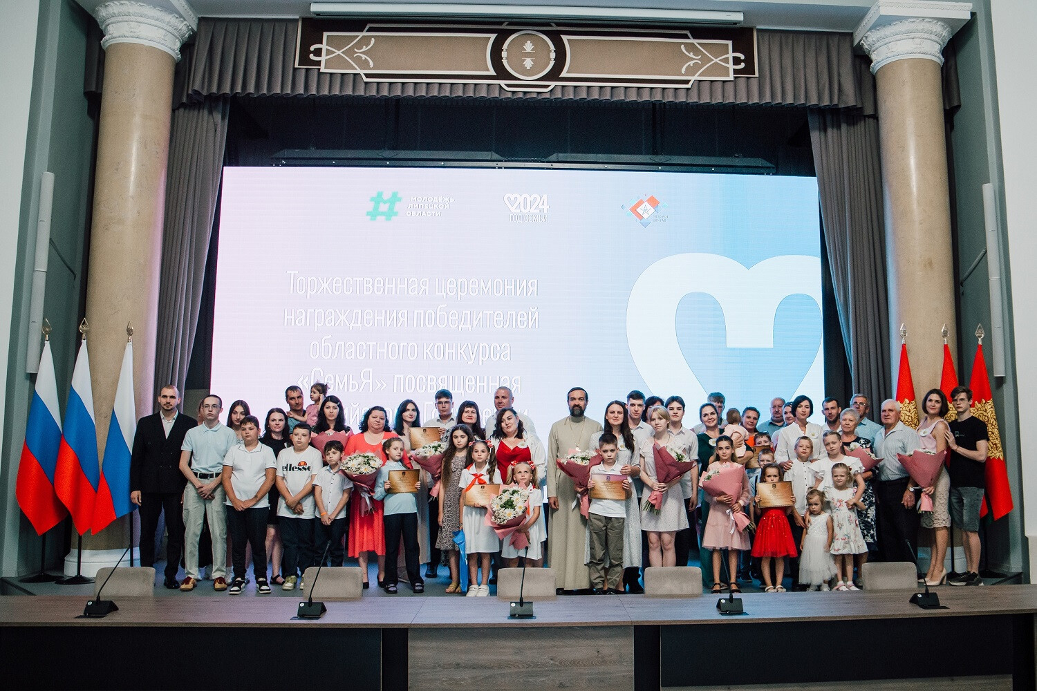 В Липецке наградили победителей конкурса «СемьЯ»  