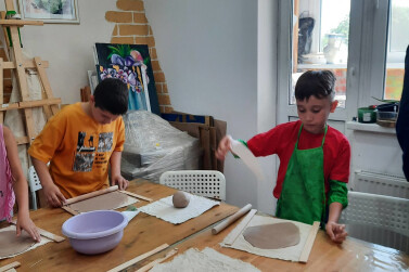 Как социальный контракт помог открыть гончарную мастерскую 