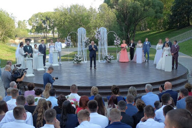 В Кирове в День романтики одновременно поженились 6 пар