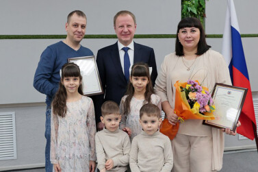 Губернатор Алтайского края Виктор Томенко дал старт Году семьи в регионе