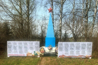 Кировская семья ко Дню Победы восстановила в родном селе Памятник павшим воинам