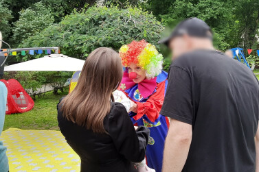 В Тюменском доме ребенка впервые провели родительское собрание в форме пикника 