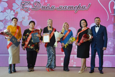 Концерт ко Дню матери провели для родителей особенных детей в Магадане