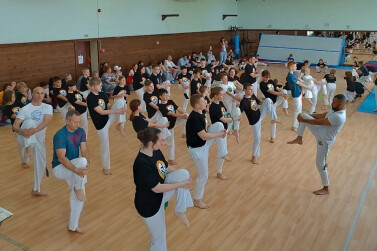 Всей семьей на уроки капоэйры