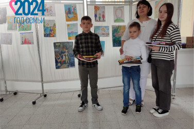 Семья в рисунках