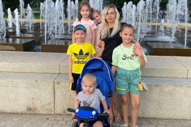 «Будьте добрее и ласковее друг к другу»: многодетная семья поделилась секретами счастья