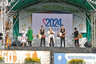 Большая социальная ярмарка, посвященная Году семьи, состоялась в Кировской области