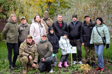 В сквере Семьи города Кирова установили памятные таблички участникам СВО