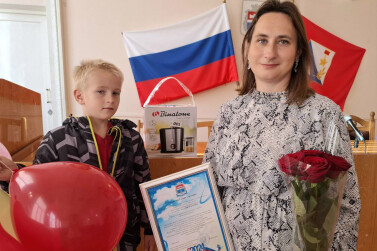 В Севастополе поздравили многодетных мам с наступающим Днем матери