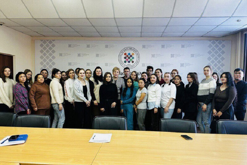 Ректор ХГУ встретилась со студенческими семьями