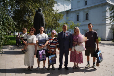 Губернатор Иркутской области встретился с многодетной семьей из Братска