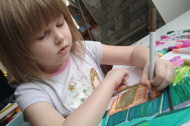 В Год семьи в конкурсе детских рисунков «Мамино дело» приняли участие более 3 тысяч детей из Москвы