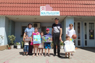 Сотрудница астраханского детского центра взяла на воспитание сразу 6 детей
