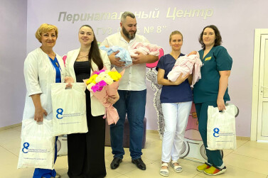 Из перинатального центра 8-й горбольницы выписали новорожденных тройняшек