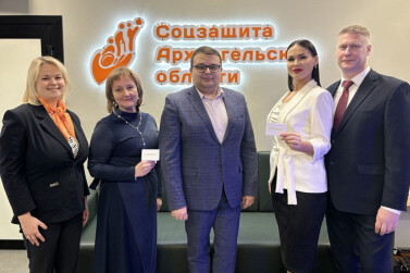 В отделениях соцзащиты Поморья начали выдавать удостоверения многодетной семьи единого российского образца