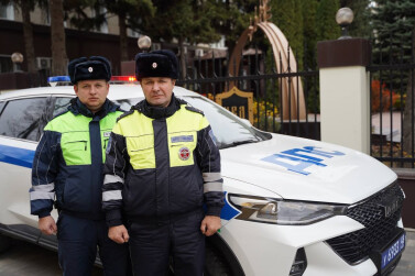 Липецкие автоинспекторы помогли доставить женщину в роддом