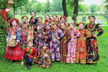  В Большие семейные выходные на Орловщине проходили «Троицкие гуляния»