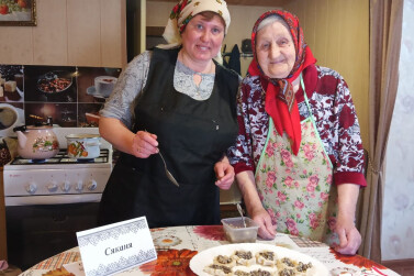 Старшее поколение делится с молодыми семьями секретами кулинарии 