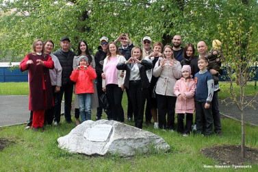 Курганские семьи высадили липы в детском парке